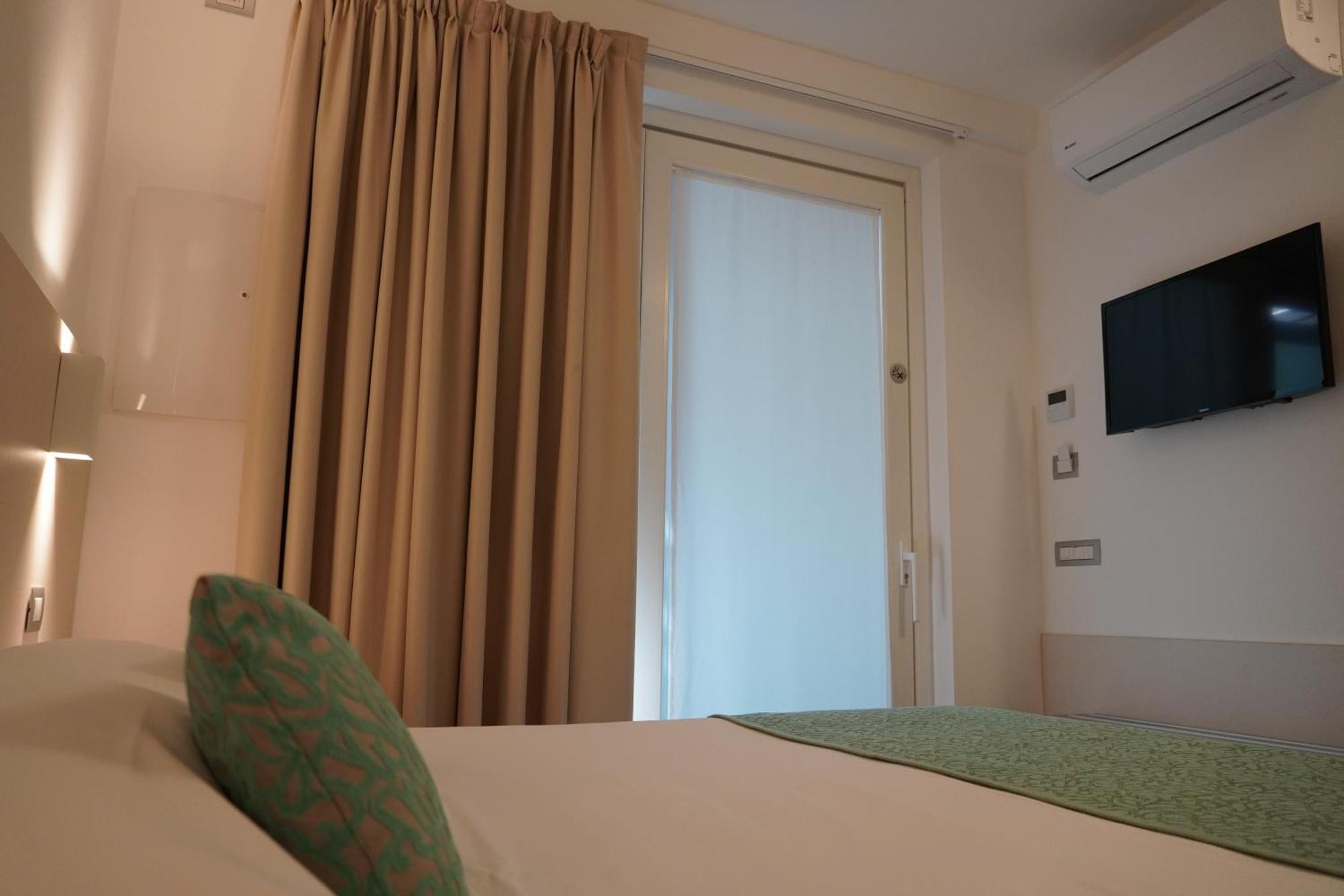 Hotel Ponti Angera Exteriér fotografie