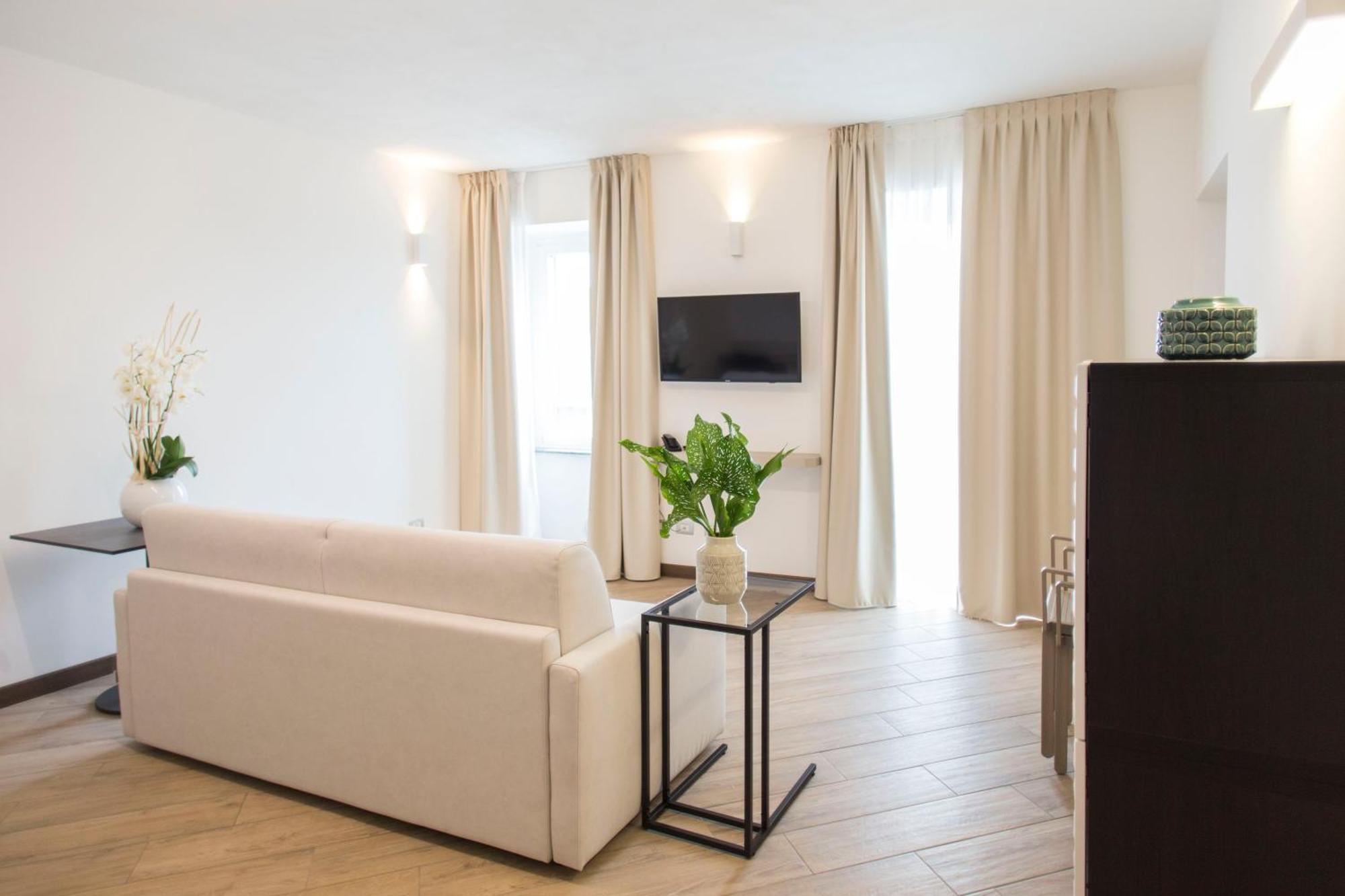 Hotel Ponti Angera Exteriér fotografie